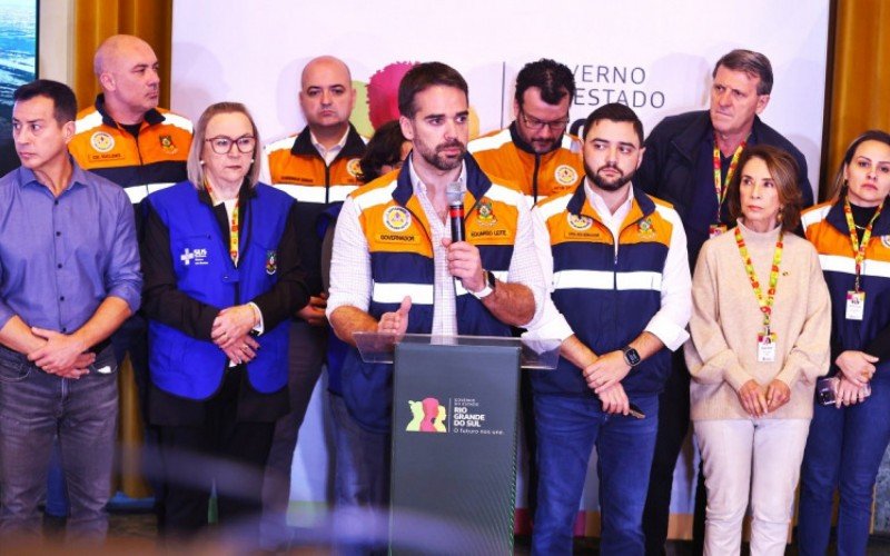 Governador Eduardo Leite anunciou antecipação de 50% do 13º salário  | abc+