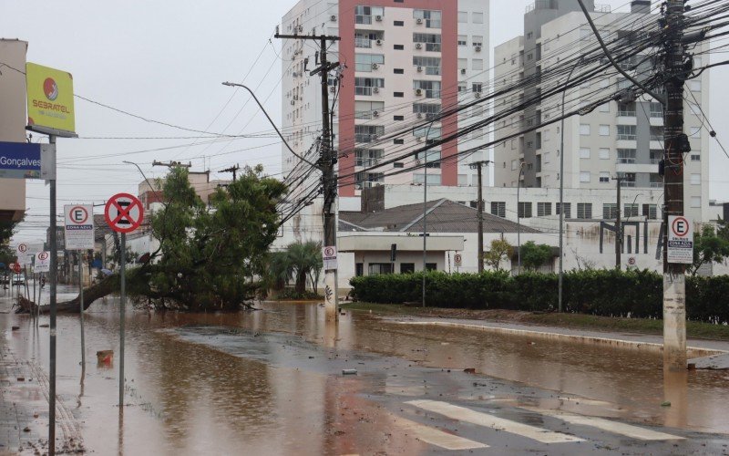 Inundação no centro de São Leopoldo começa a escoar