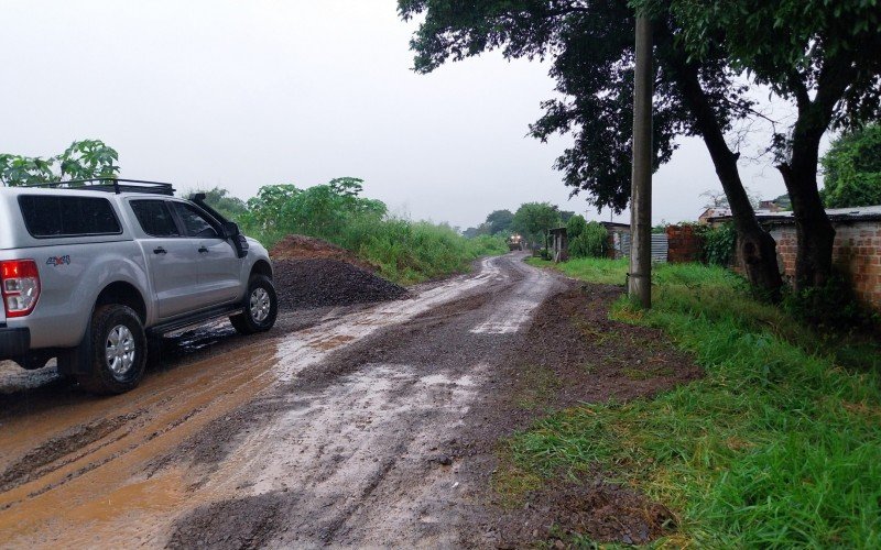 Obras da prefeitura de São Leopoldo na via de acesso ao dique ao lado da casa de bombas do bairro Santo Afonso | abc+