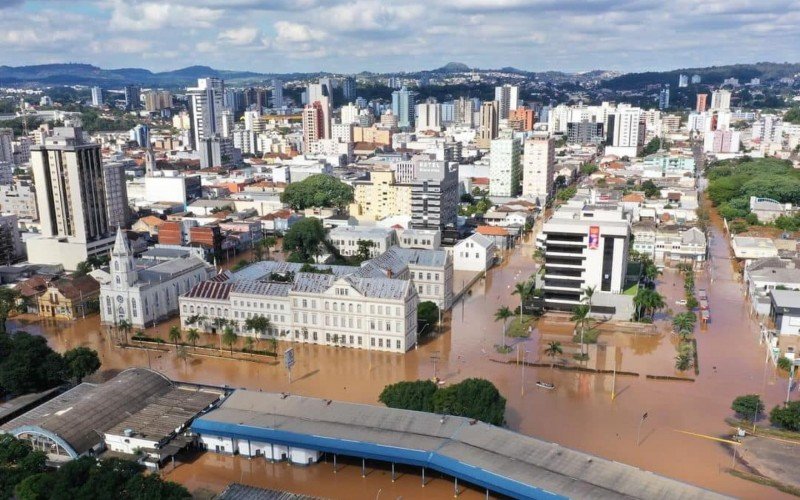 Rio dos Sinos em São Leopoldo está descendo, mas segue alto | abc+