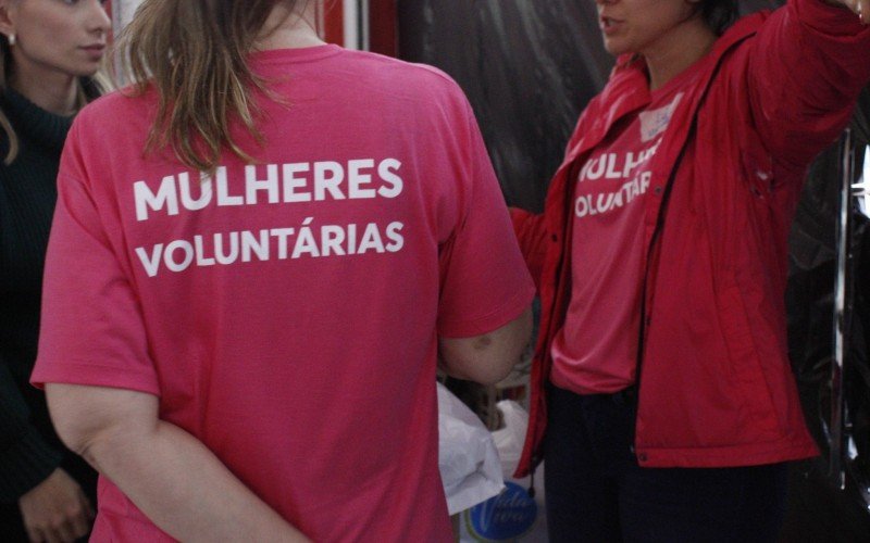 Abrigo aceita apenas mulheres e crianças. Todas as voluntárias são mulheres