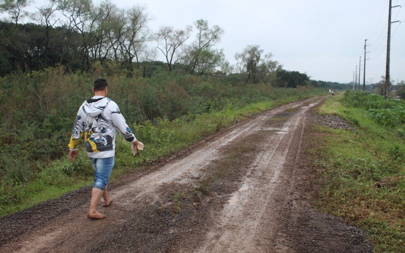 Obras no bairro Santo Afonso para reparo no dique rompido na Vila Brás, limite com São Leopoldo