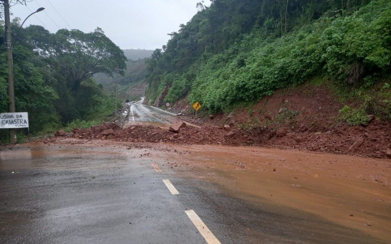 Acesso à usina do Canastra foi bloqueado devido ao risco iminente de quedas de barreira