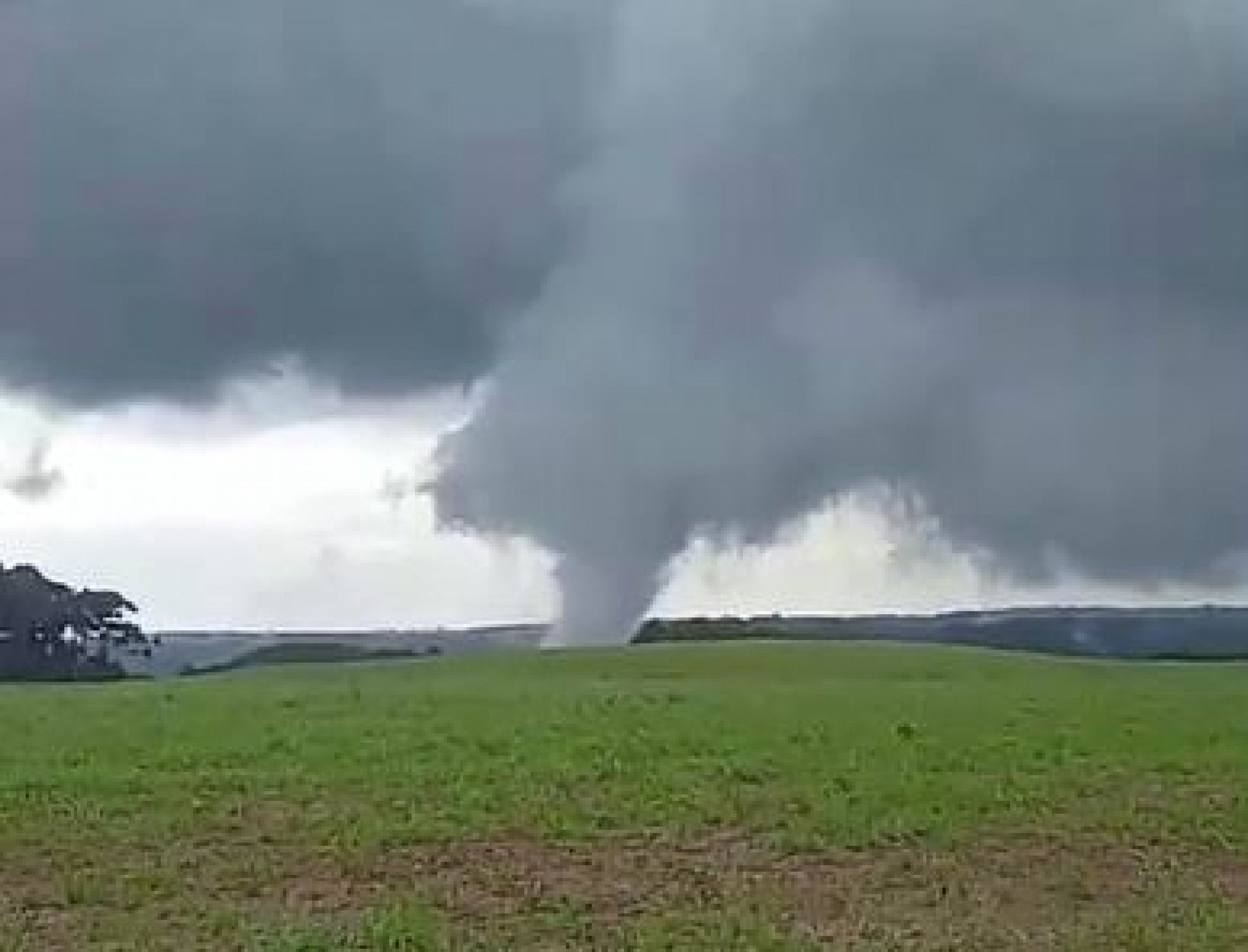 VÍDEO: Tornado atinge município no Norte do Rio Grande do Sul e deixa rastro de destruição