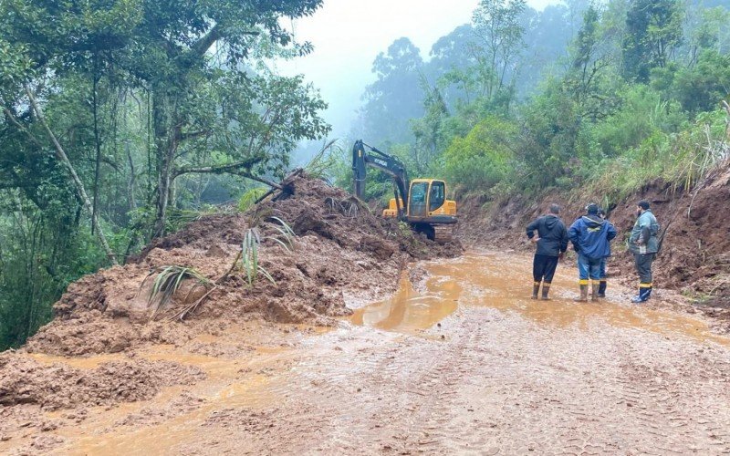 Obras trabalha na manutenção de locais de risco em Canela