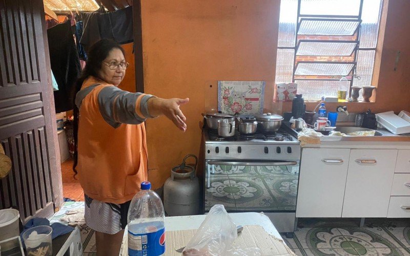 Maria de Lurdes Brasil Ferreira, 63, teve a casa alagada até o telhado | abc+