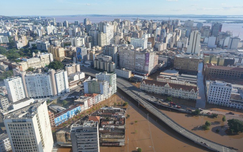 Imagem aérea mostra tamanho do alagamento em Porto Alegre | abc+