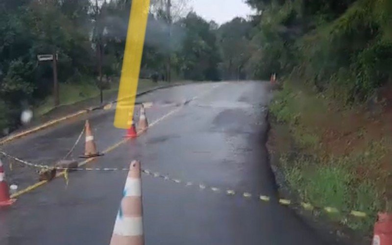 Estrada Velha bloqueada em Gramado