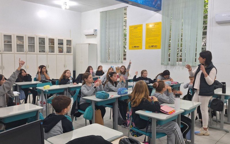 Alunos receberam atendimento de psicólogas na IENH | abc+