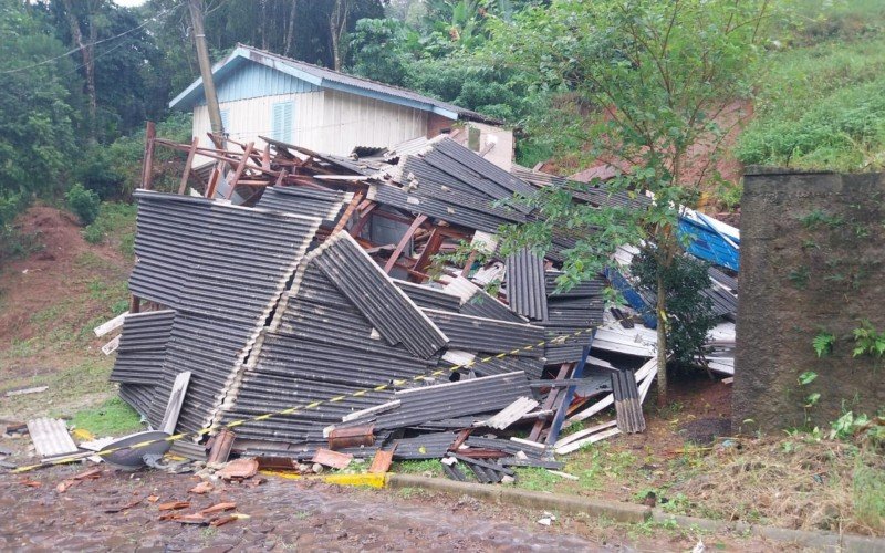 Em Igrejinha, casa despenca no bairro Viaduto | abc+