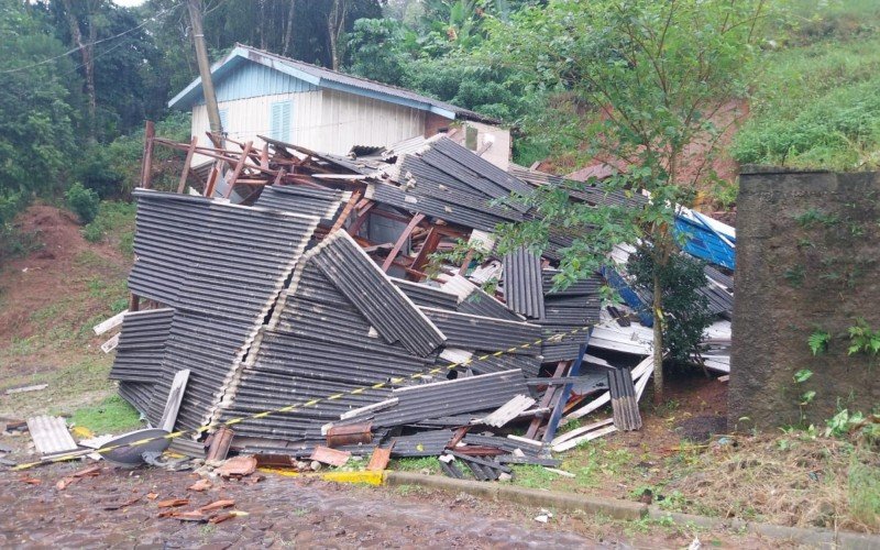 "Mão de Deus" protegeu casal de deslizamento de terra, diz vizinho de moradores em Igrejinha