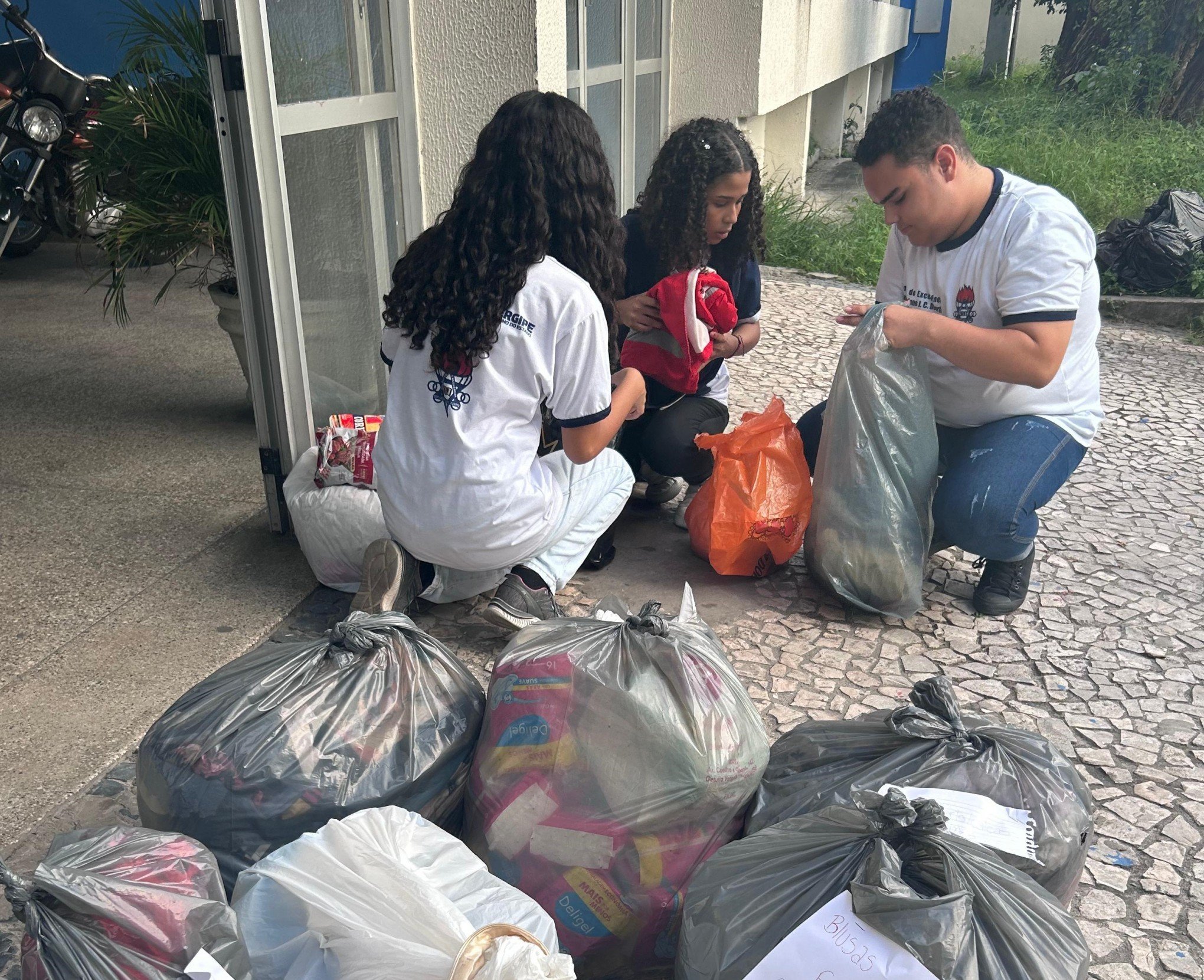 CATÁSTROFE NO RS: Adolescentes de Sergipe se unem para enviar doações ao RS; saiba mais sobre iniciativa solidária