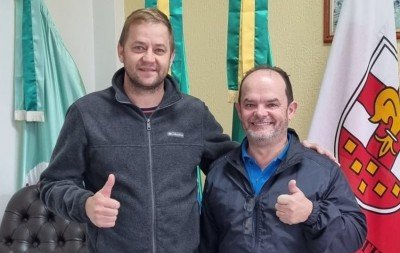 Prefeito FÃ¡bio Persch e presidente da CÃ¢mara de Cocal do Sul, Gilson Clemes | abc+