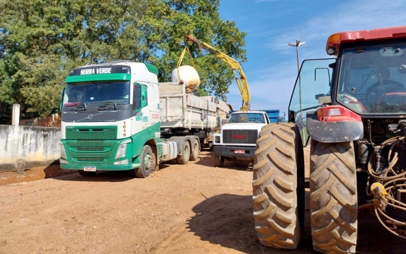 Entrega de doações para os produtores gaúchos alimentarem o gado leiteiro  | abc+