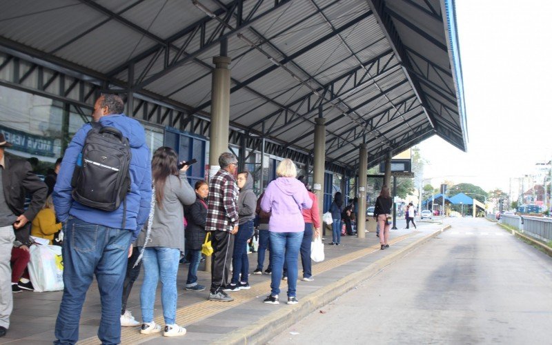 Redução de linhas de ônibus causa confusão e reclamações em Novo Hamburgo | abc+