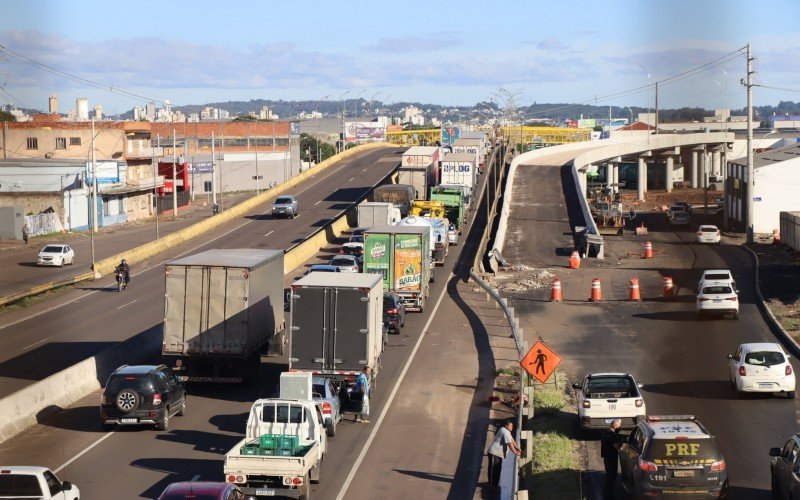 BR-116 registra lentidão no tráfego de veículos nesta terça-feira | abc+
