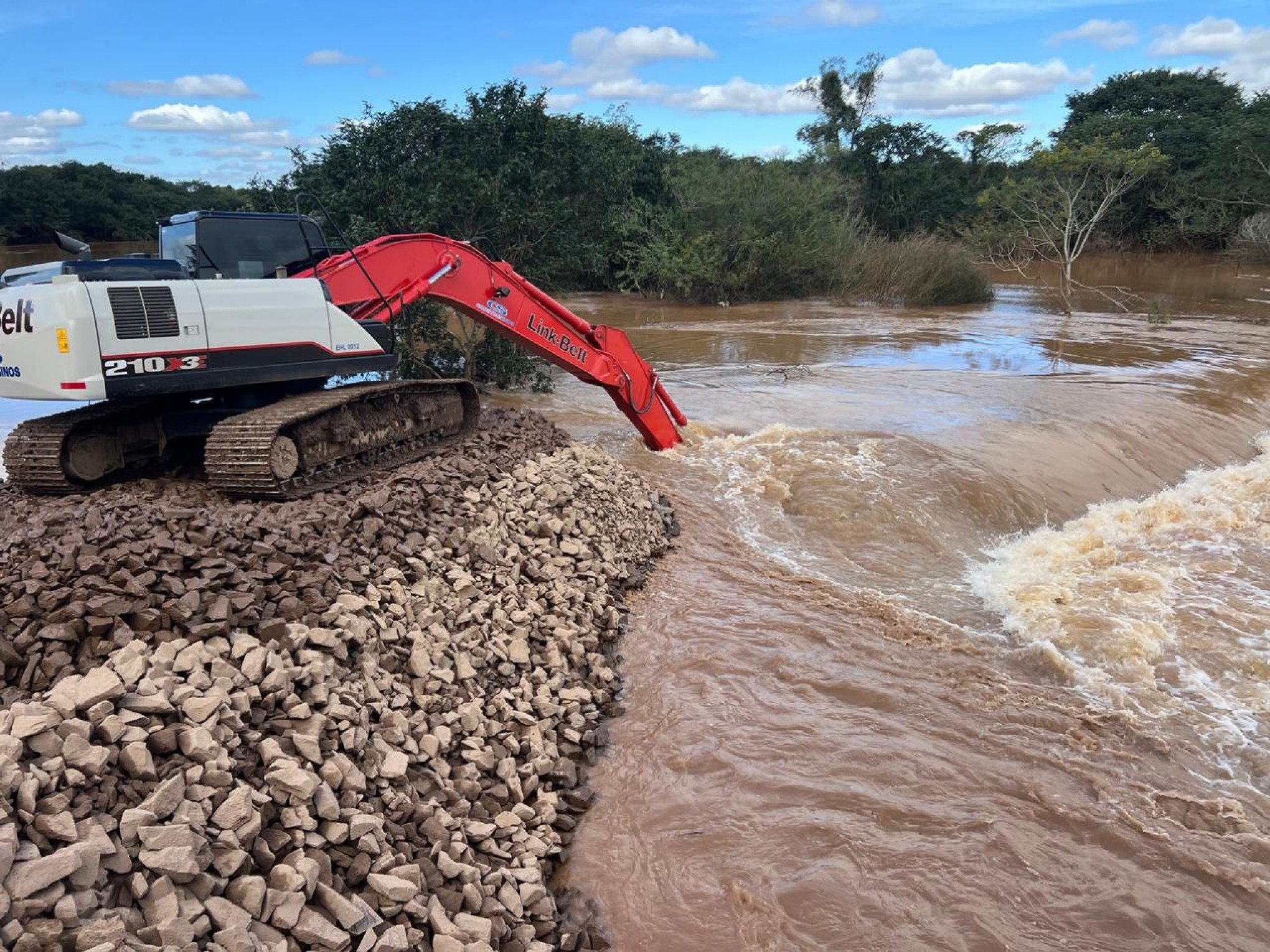 CATÁSTROFE NO RS: Casa de Bombas do Ginásio volta a operar parcialmente para ajudar a escoar água do Centro de São Leopoldo