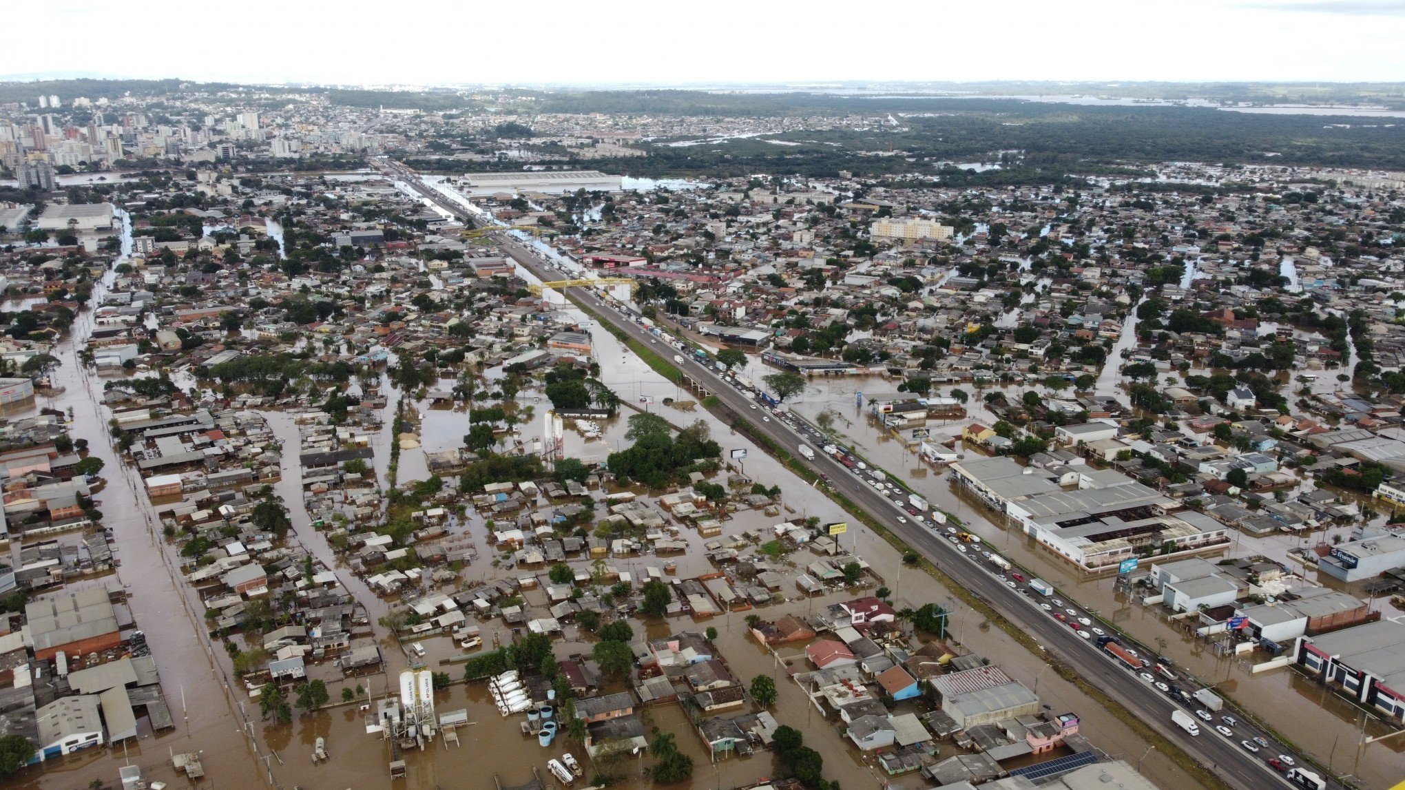 BR-116: Trecho de São Leopoldo tem bloqueio na ponte sobre o Rio dos Sinos