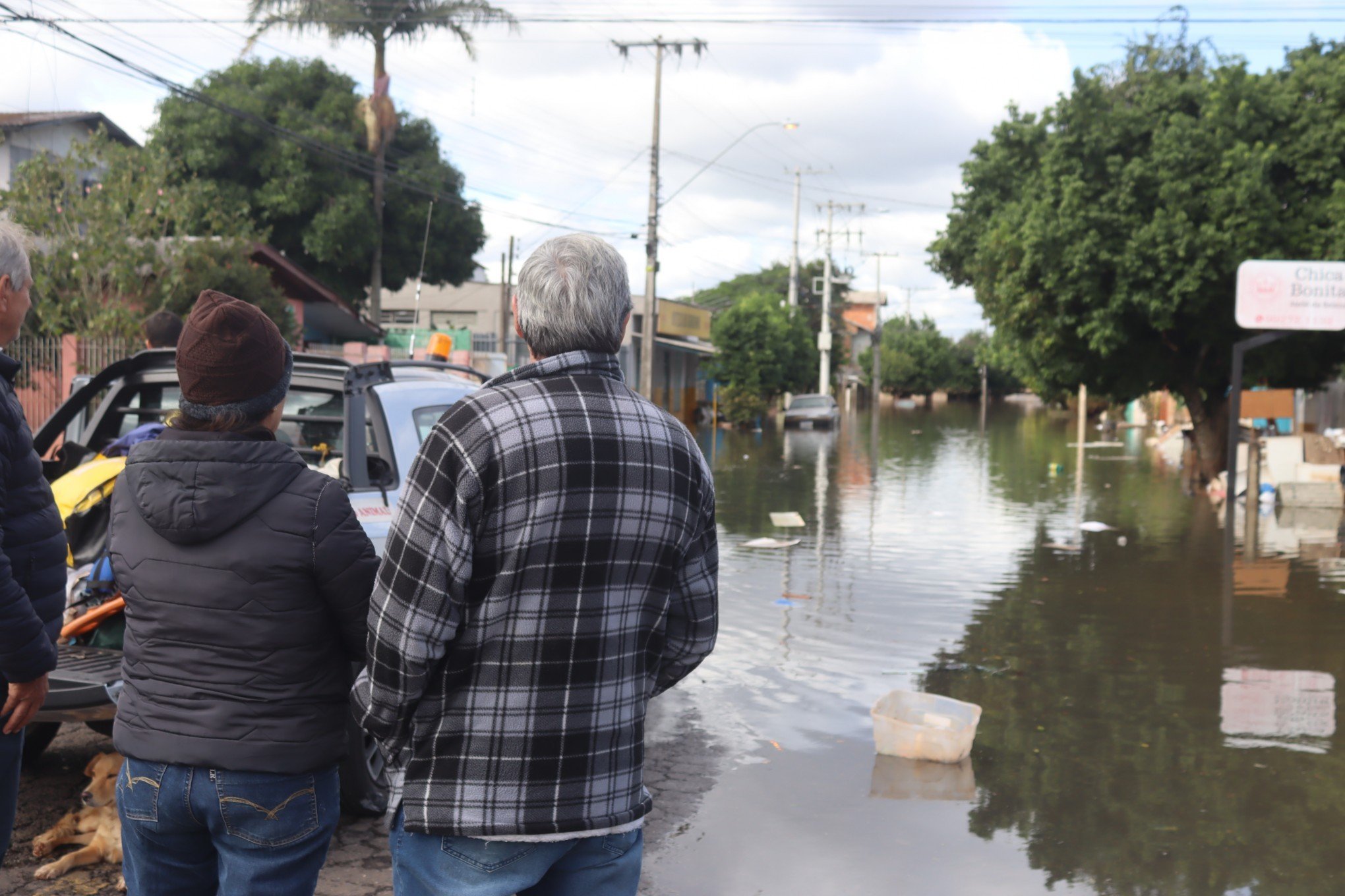 Moradores da região convivem com alagamentos há dias e, agora, o frio intenso | abc+