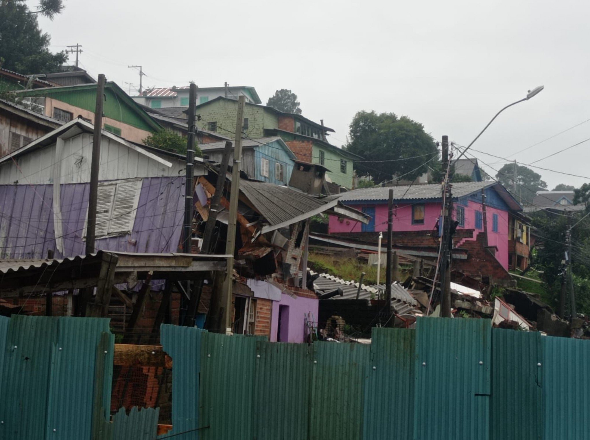 CATÁSTROFE NO RS: "Até duas semanas vivíamos nossa vida normalmente", diz moradora de Gramado que perdeu casa
