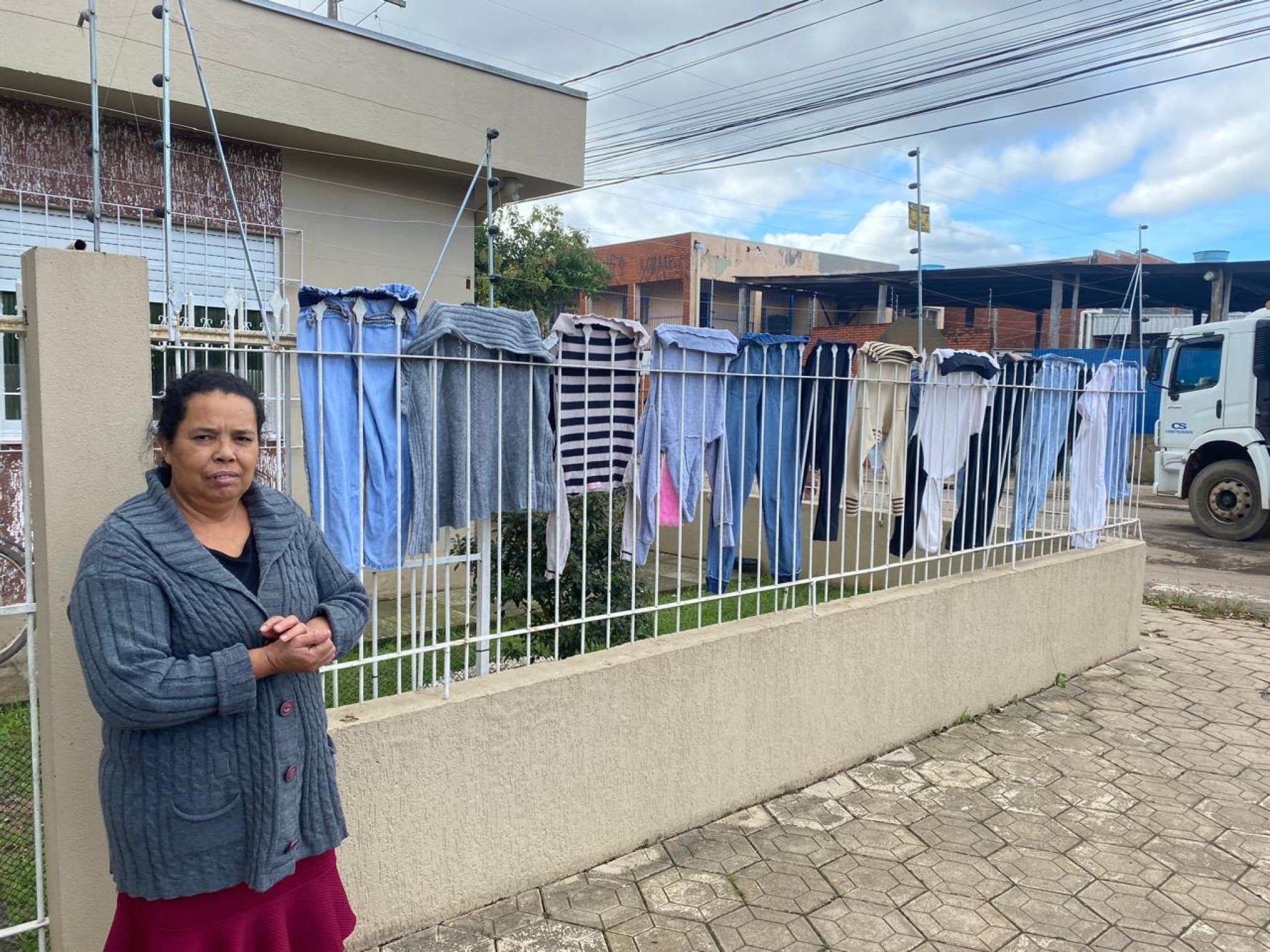 CATÁSTROFE NO RS: Moradores do bairro Santo Afonso aproveitam dia de sol para continuar limpeza das casas