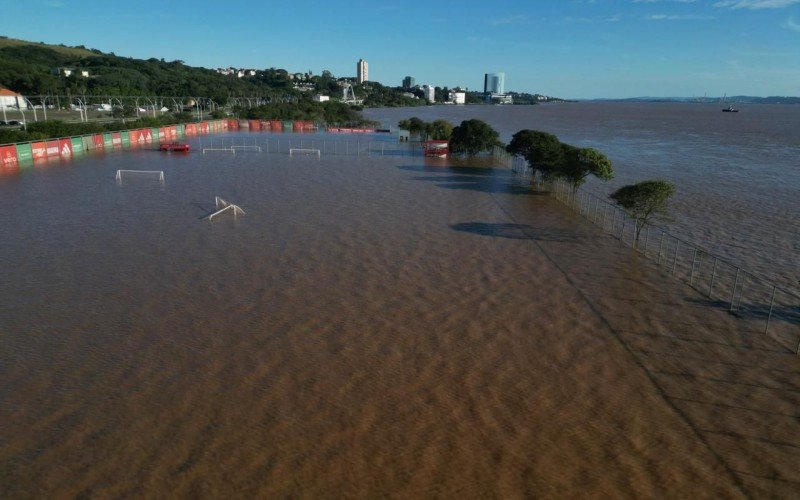 Campos do CT Parque Gigante debaixo d'água