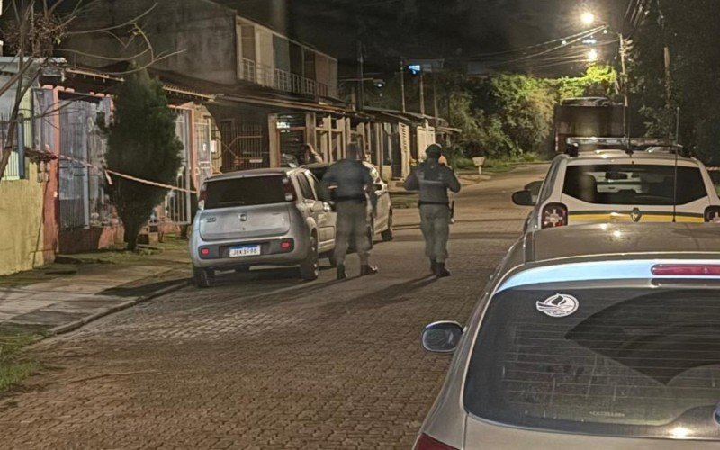 O crime aconteceu na Rua Rio Claro, no bairro Ipiranga, por volta das 23h30