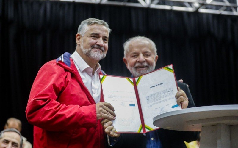 Paulo Pimenta e Lula na oficialização da criação da Secretaria Extraordinária da Presidência da República para Apoio à Reconstrução do Rio Grande do Sul | abc+