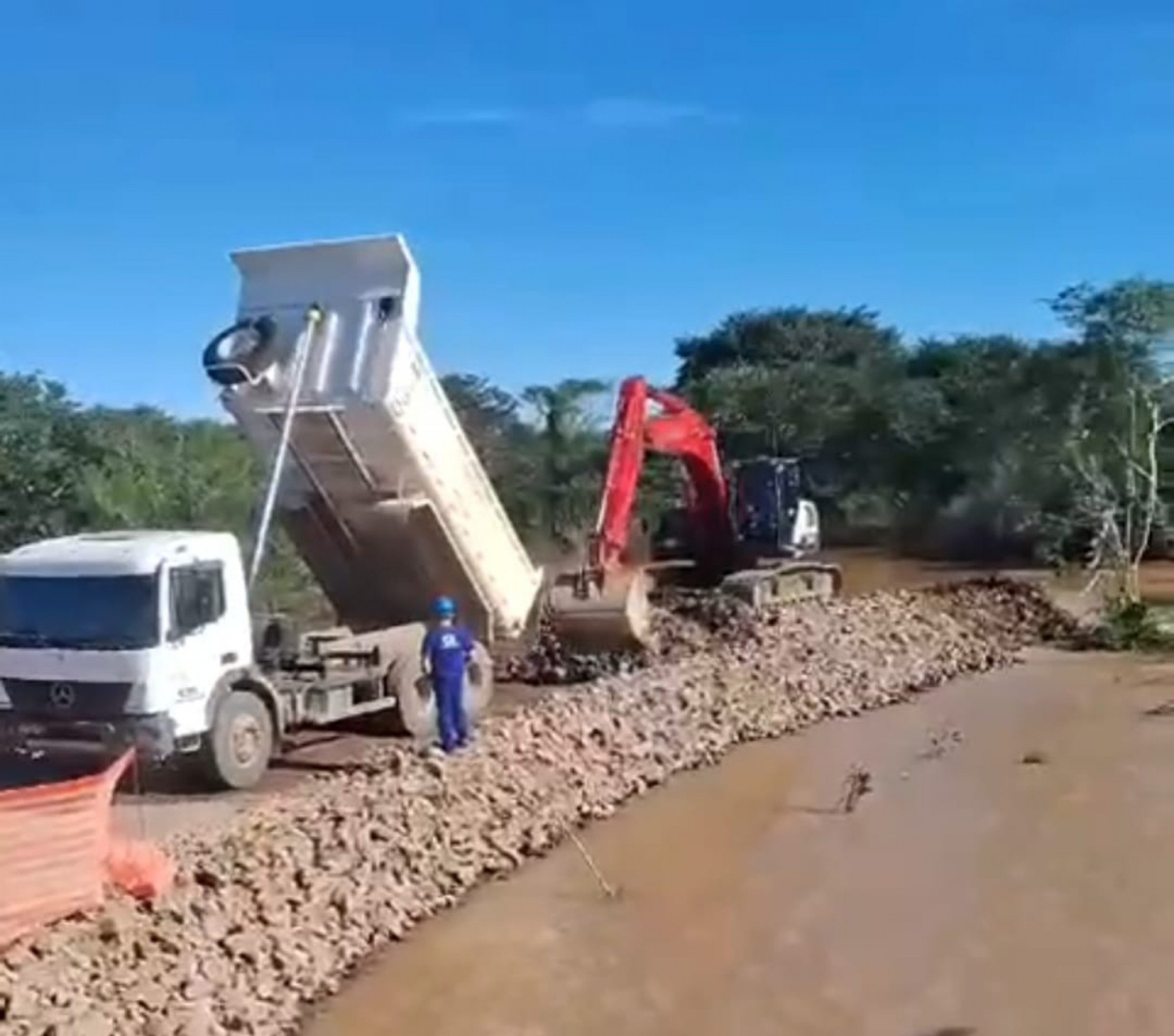 CATÁSTROFE NO RS: Com tempo firme, São Leopoldo projeta terminar obra do dique nesta quinta-feira