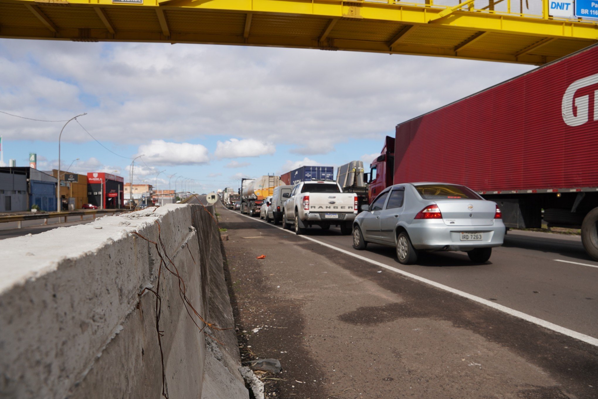 BR-116: Rodovia é bloqueada para veículos de passeio no trecho de São Leopoldo; entenda o motivo