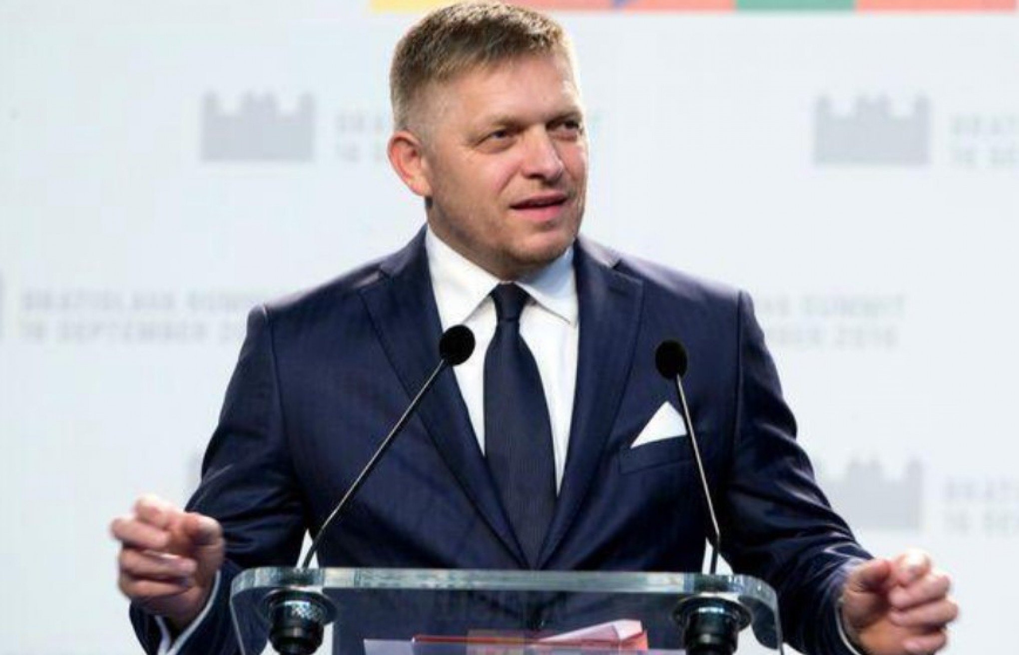 Eslováquia em choque: Primeiro-ministro é baleado em atentado político