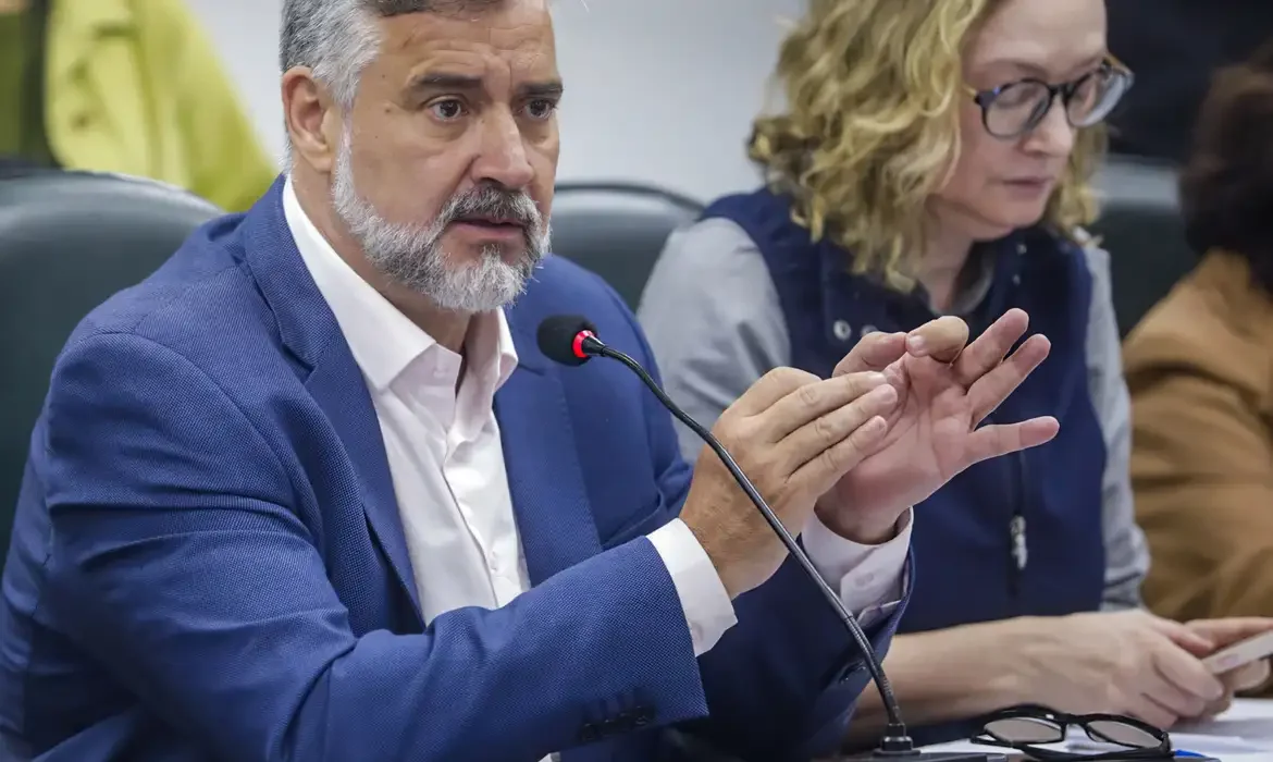 AGÊNCIA LUPA: É falso que vídeo de tumulto mostre agressão ao ministro Paulo Pimenta em Canoas