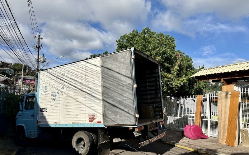 Moradores do bairro Piratini, em Gramado, perderam as casas, após um deslizamento de terra