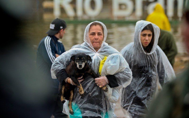 Resgates no bairro Rio Branco continuam necessitando de voluntários 