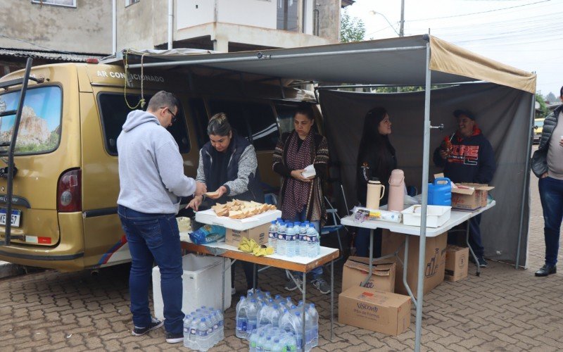 Grupo de voluntários atua há 14 dias no bairro Canudos | abc+