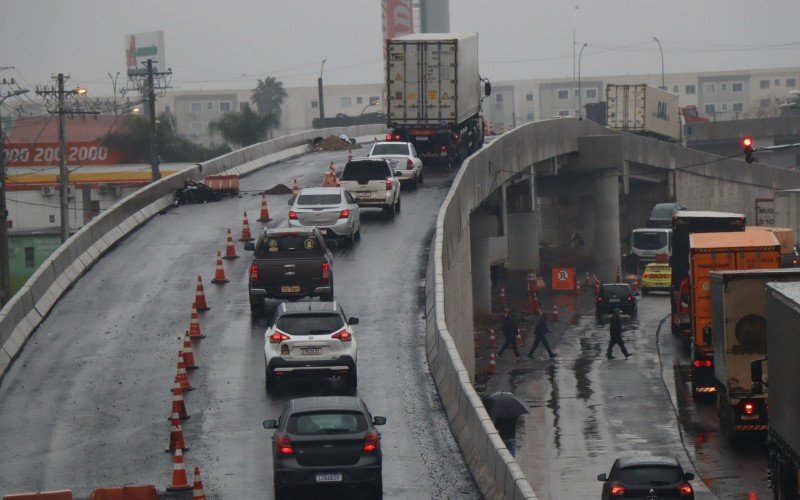 Veículos podem acessar o novo viaduto na Scharlau