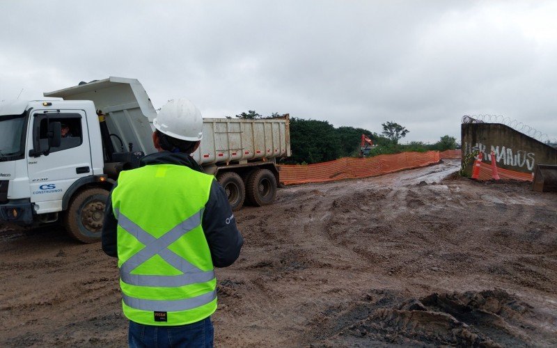 Obras emergenciais no dique entre a Vila Palmeira e a Vila Brás | abc+