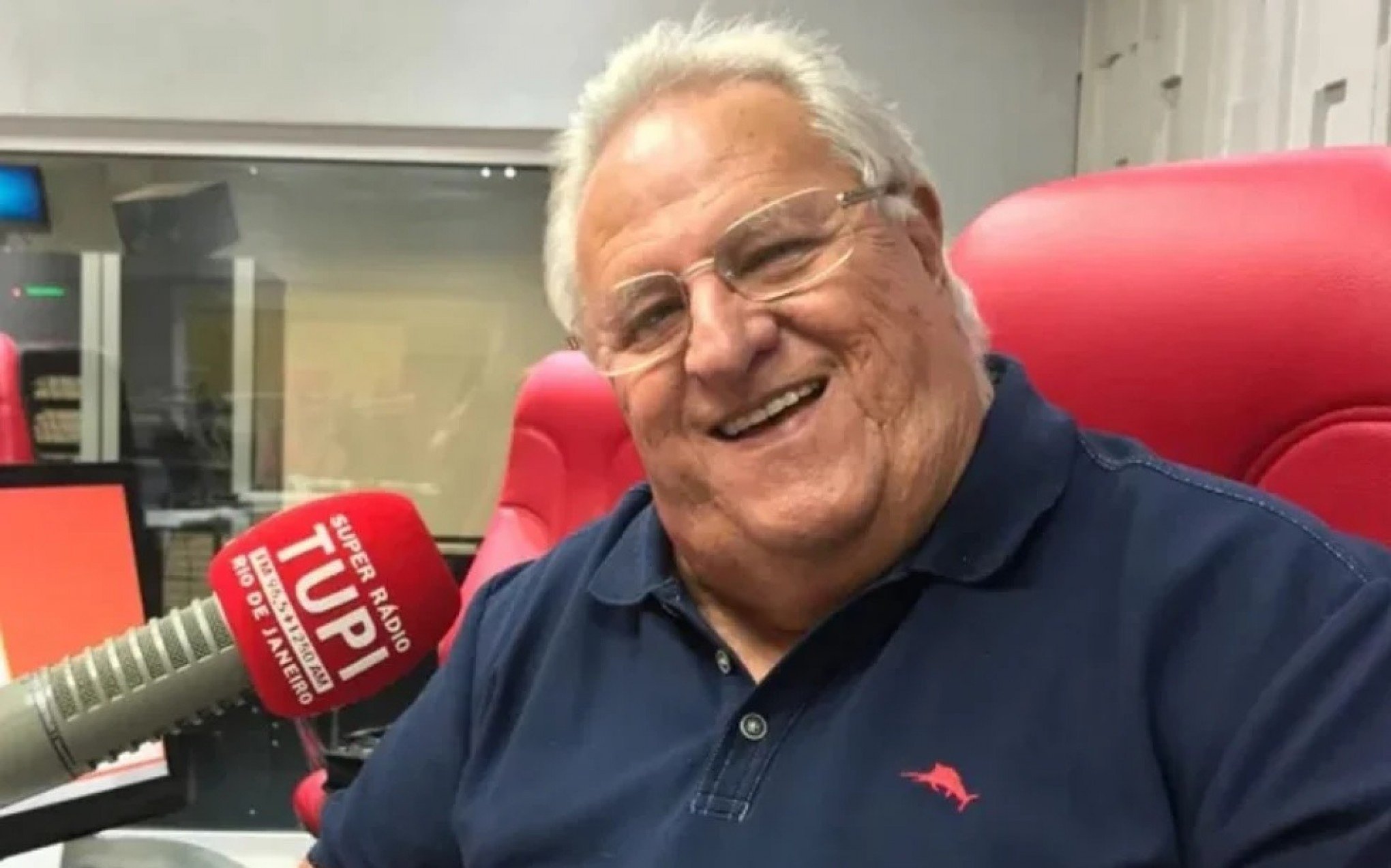 Apolinho, ícone do rádio e ex-técnico do Flamengo, morre aos 87 anos