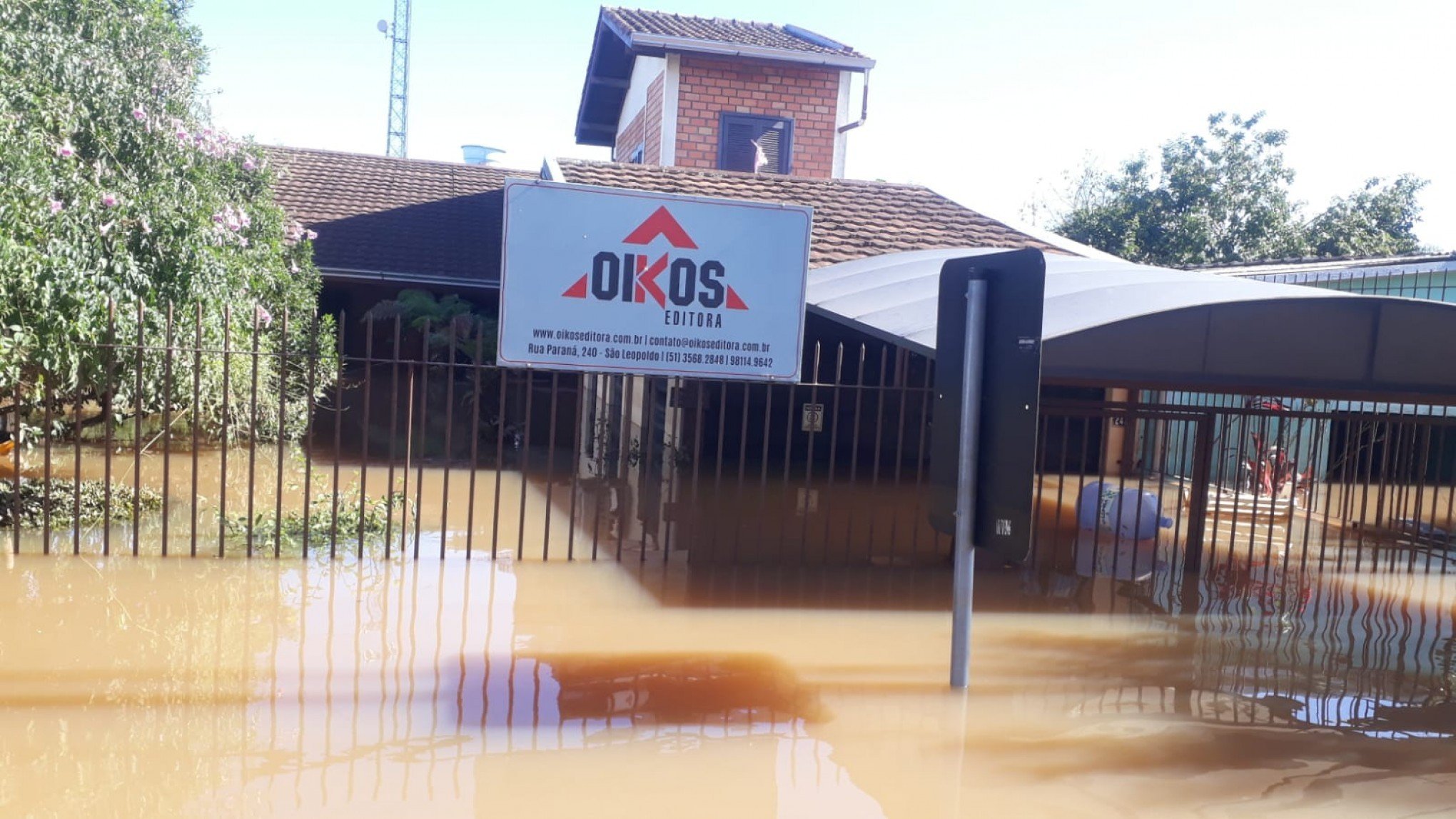 Dono de editora leopoldense lamenta a perda de mais de 50 mil livros na enchente