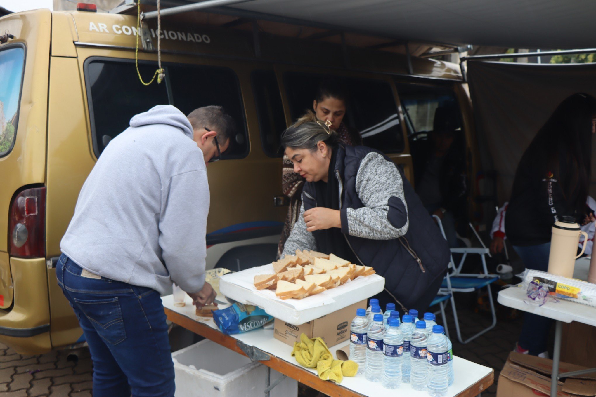 Mais alimentos para cozinhas solidárias e ações de saúde mental estão entre os anúncios do governo federal para o RS