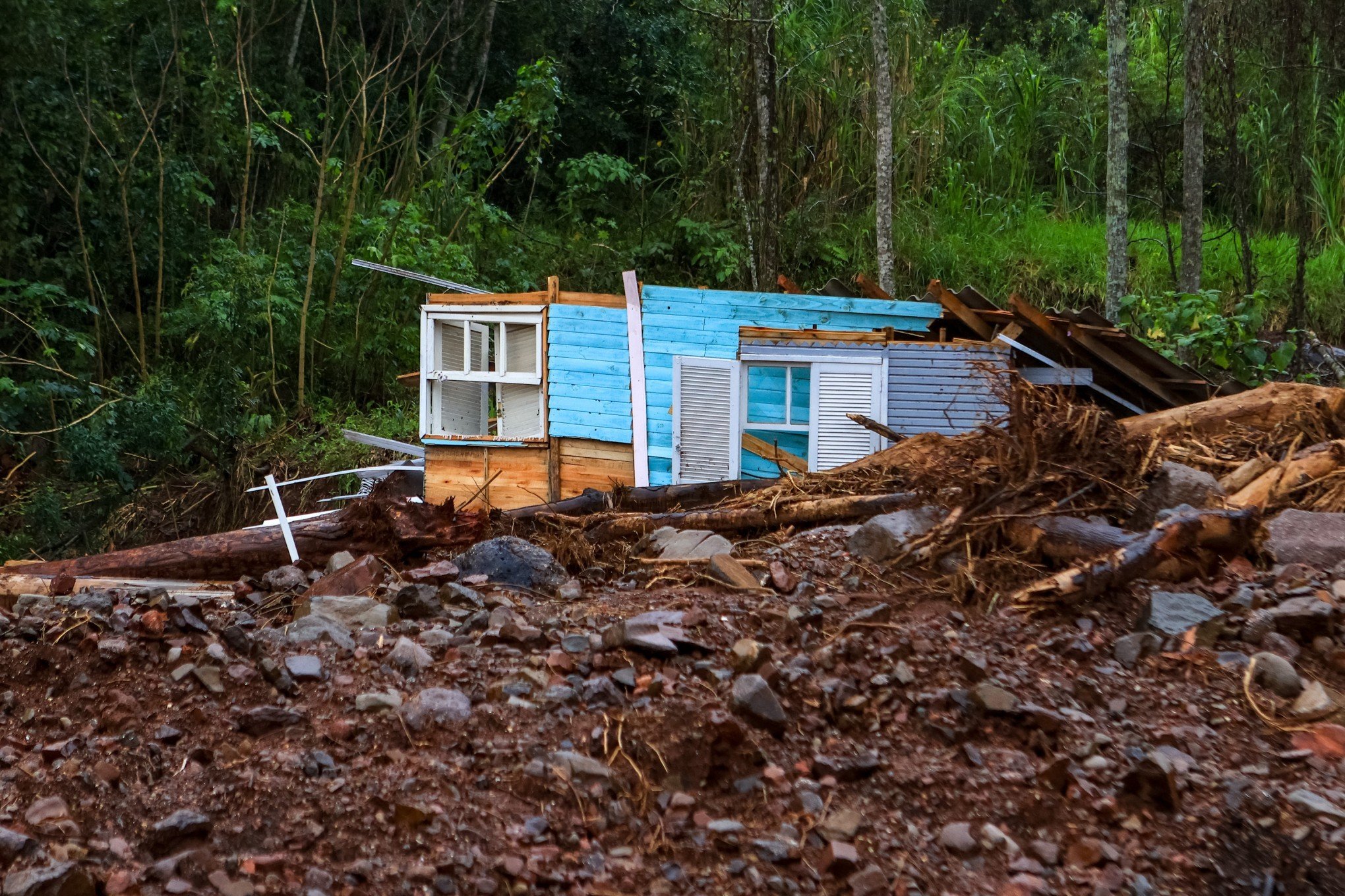 "Não tem onde morar": Moradores de cidade castigada por 4 enchentes em menos de um ano vivem entre migração e reconstrução