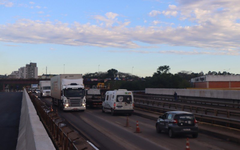 Trânsito após a ponte do Rio dos Sinos no sentido Novo Hamburgo-São Leopoldo