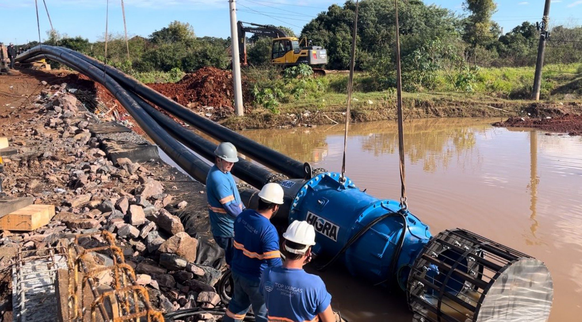 CATÁSTROFE NO RS: Rio vai baixando em São Leopoldo e bombas ajudam a tirar água de bairros