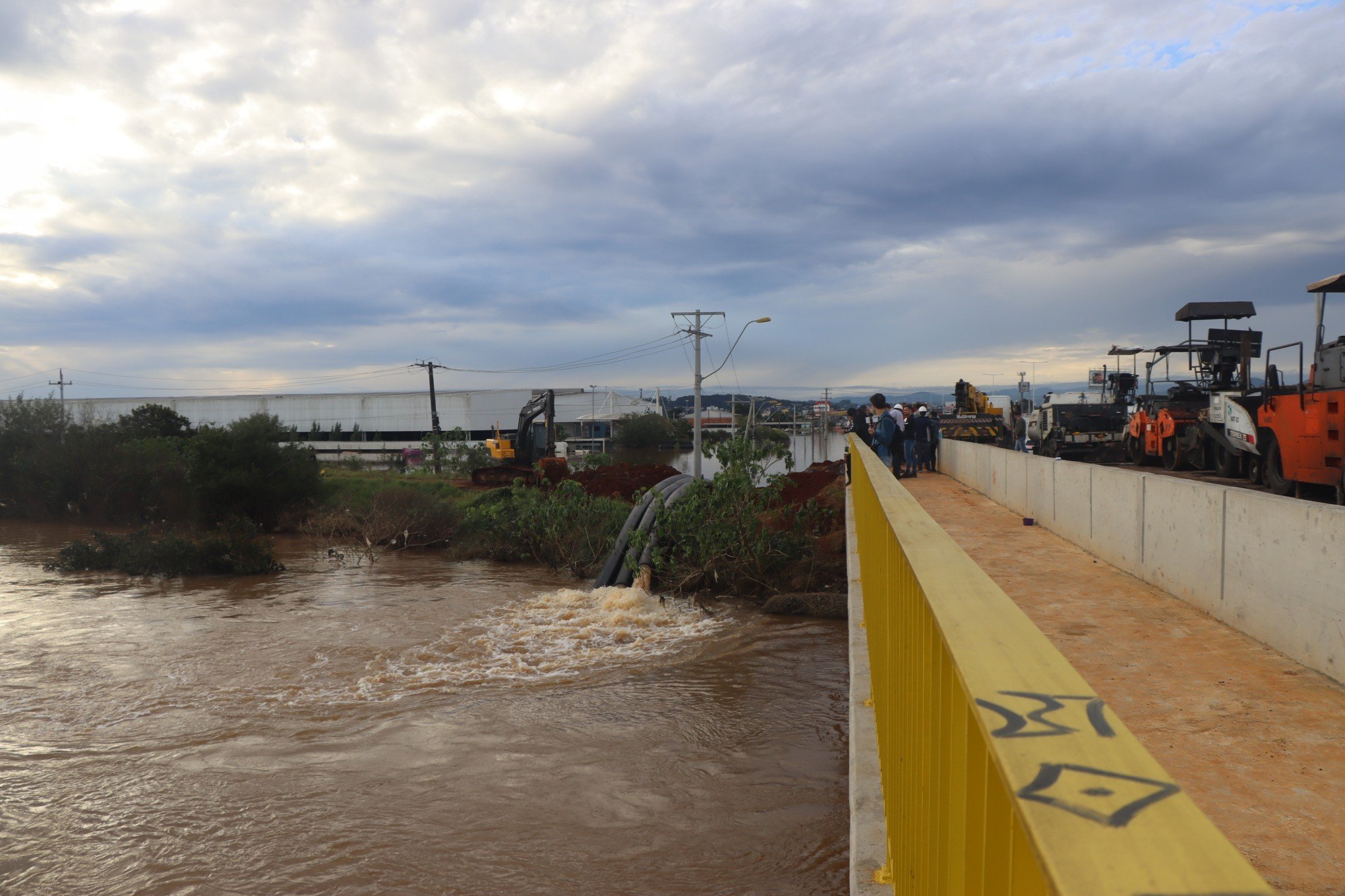 CATÁSTROFE NO RS: Confira a situação do Rio dos Sinos em São Leopoldo neste domingo