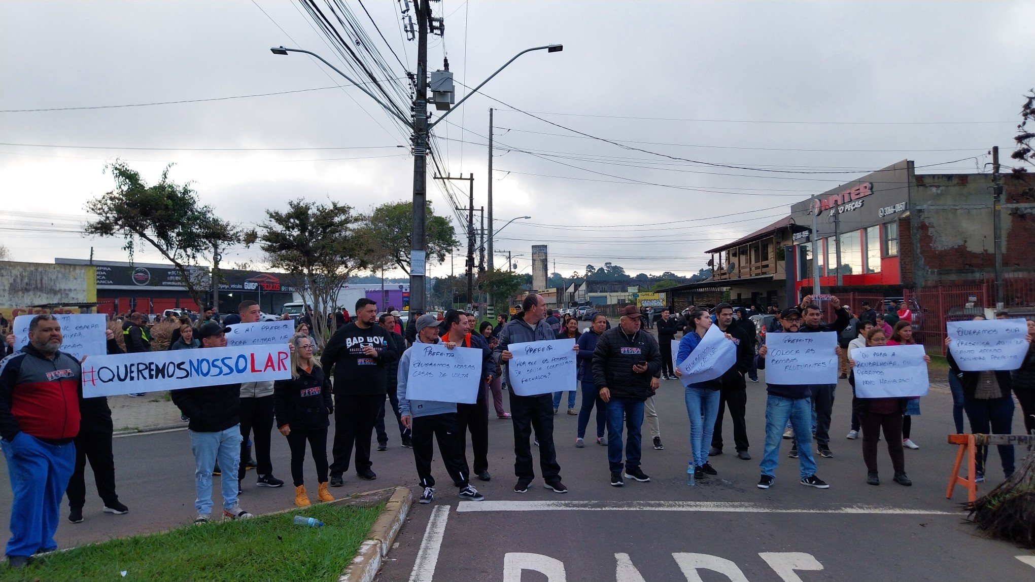 "Queremos as bombas": Moradores do Santo Afonso pedem solução urgente para retirada de água do bairro