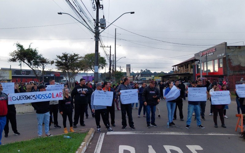 Protesto pacífico pede ações urgentes para retirada de água do bairro Santo Afonso | abc+