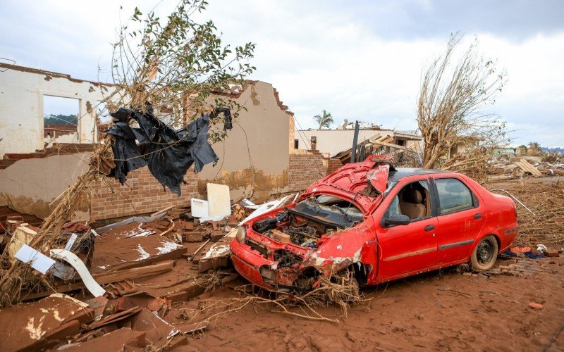 Casa e carro destruídos pela enchente em Arroio do Meio, no Vale do Taquari | abc+