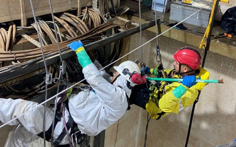 Trabalho da Corsan para volta do abastecimento de água