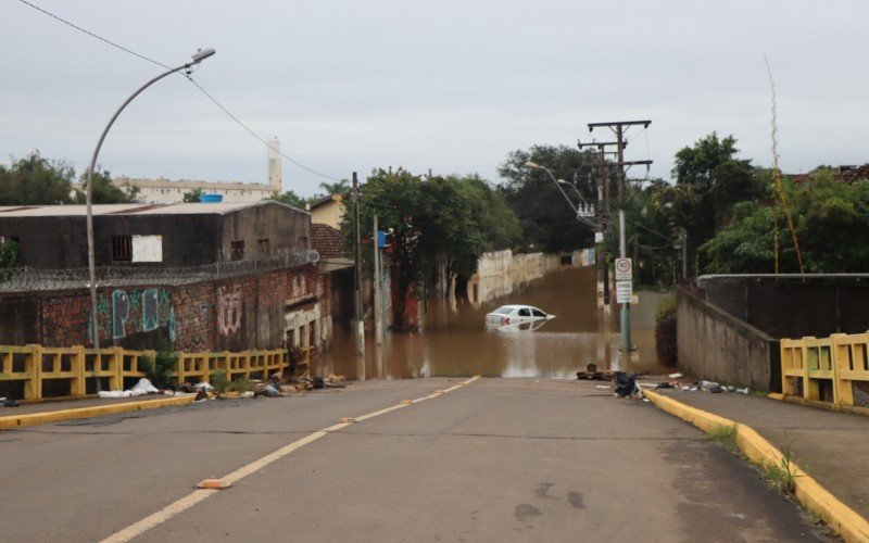 Rua Dr. Hillebrand também está intransitável após a Ponte do Ginásio