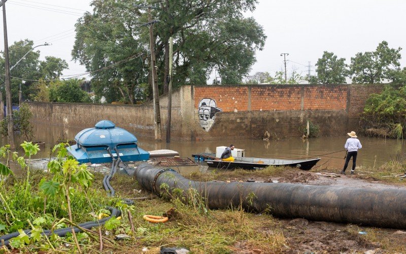 Motobomba instalada no bairro Rio Branco neste domingo